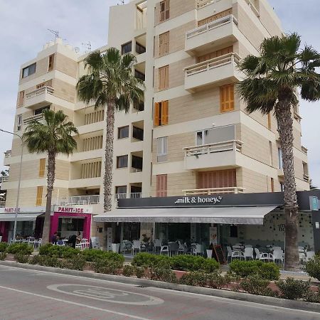 Haig'S Dream Flat On The Beach Larnaca Exterior foto