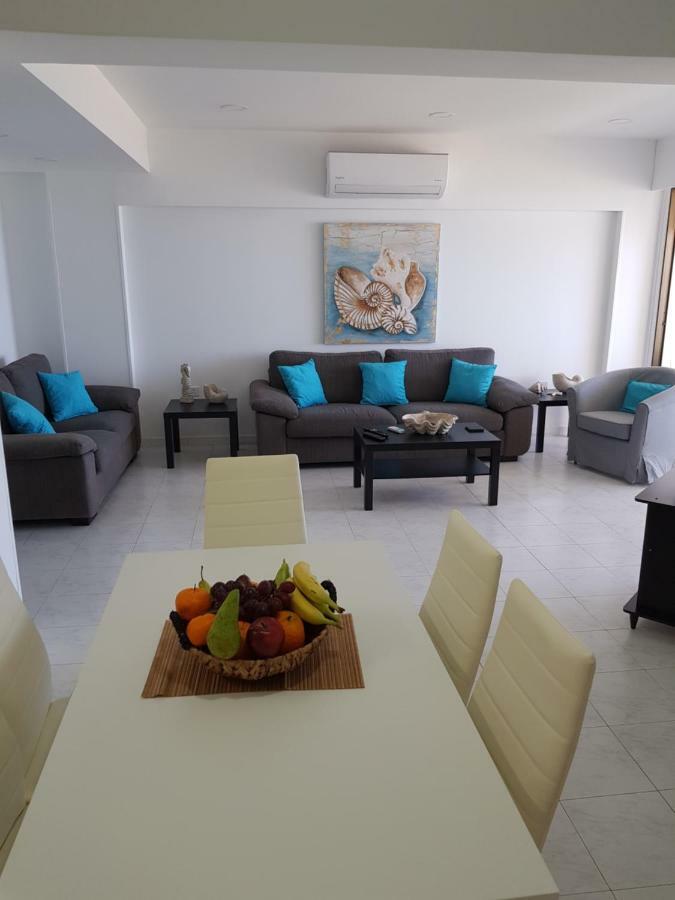 Haig'S Dream Flat On The Beach Larnaca Exterior foto