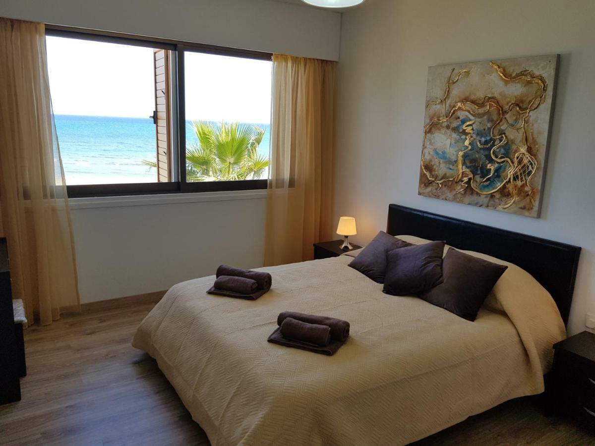 Haig'S Dream Flat On The Beach Larnaca Exterior foto