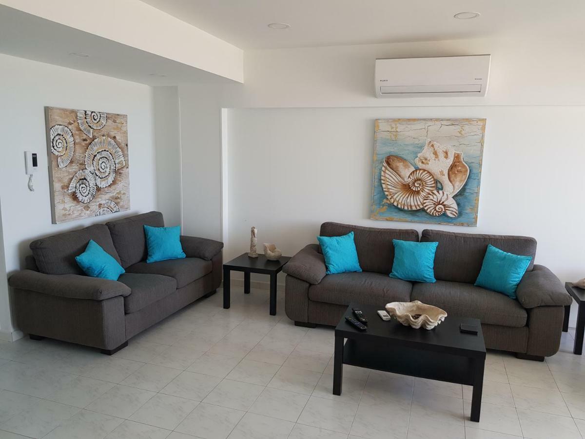 Haig'S Dream Flat On The Beach Larnaca Exterior foto