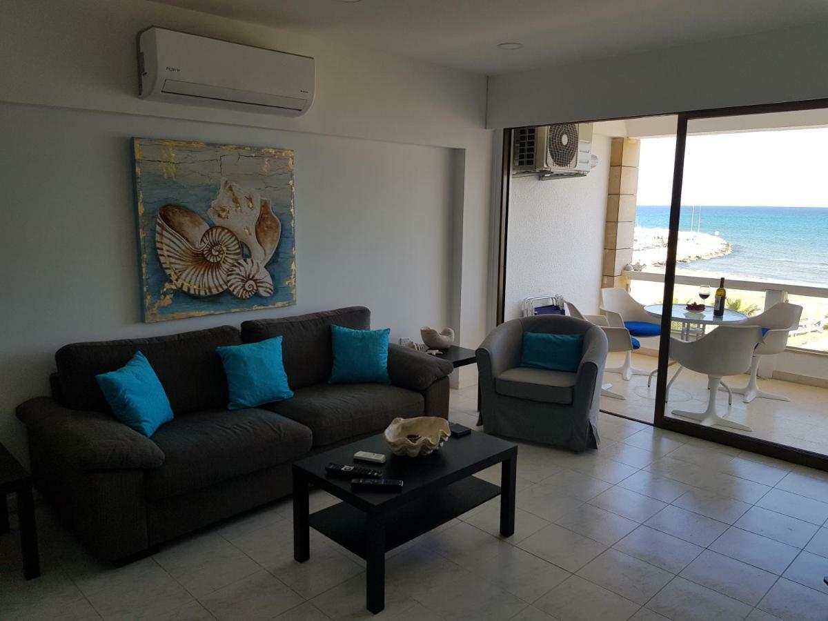 Haig'S Dream Flat On The Beach Larnaca Exterior foto