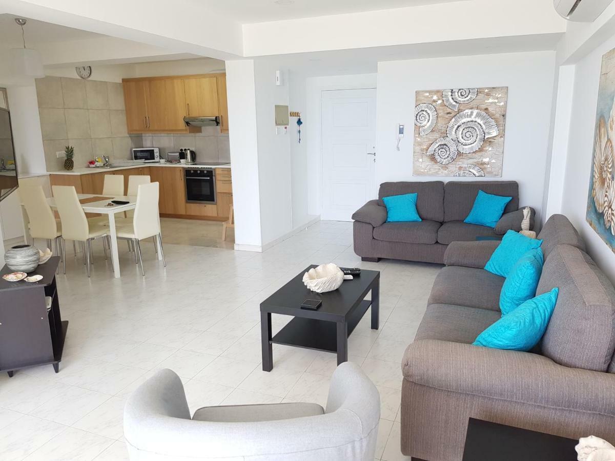 Haig'S Dream Flat On The Beach Larnaca Exterior foto