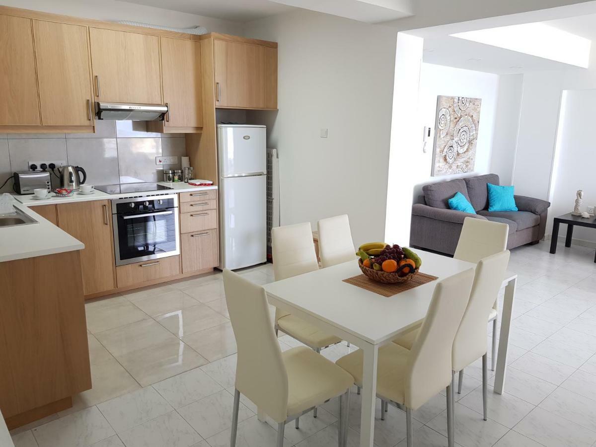 Haig'S Dream Flat On The Beach Larnaca Exterior foto