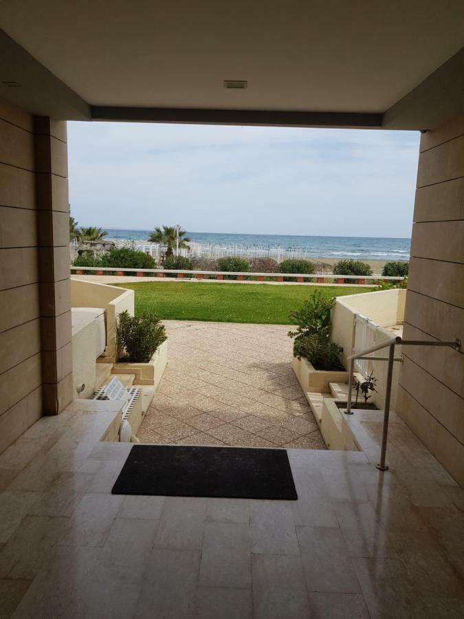 Haig'S Dream Flat On The Beach Larnaca Exterior foto