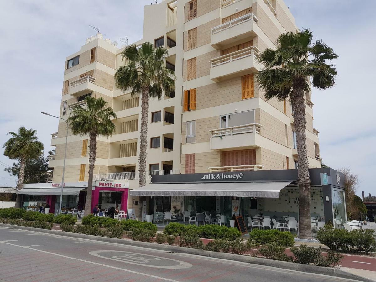 Haig'S Dream Flat On The Beach Larnaca Exterior foto