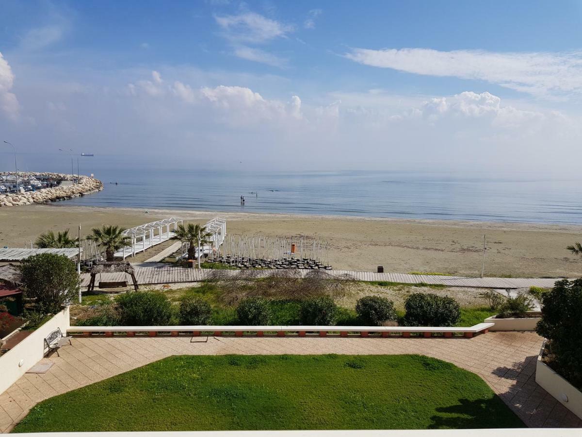 Haig'S Dream Flat On The Beach Larnaca Exterior foto