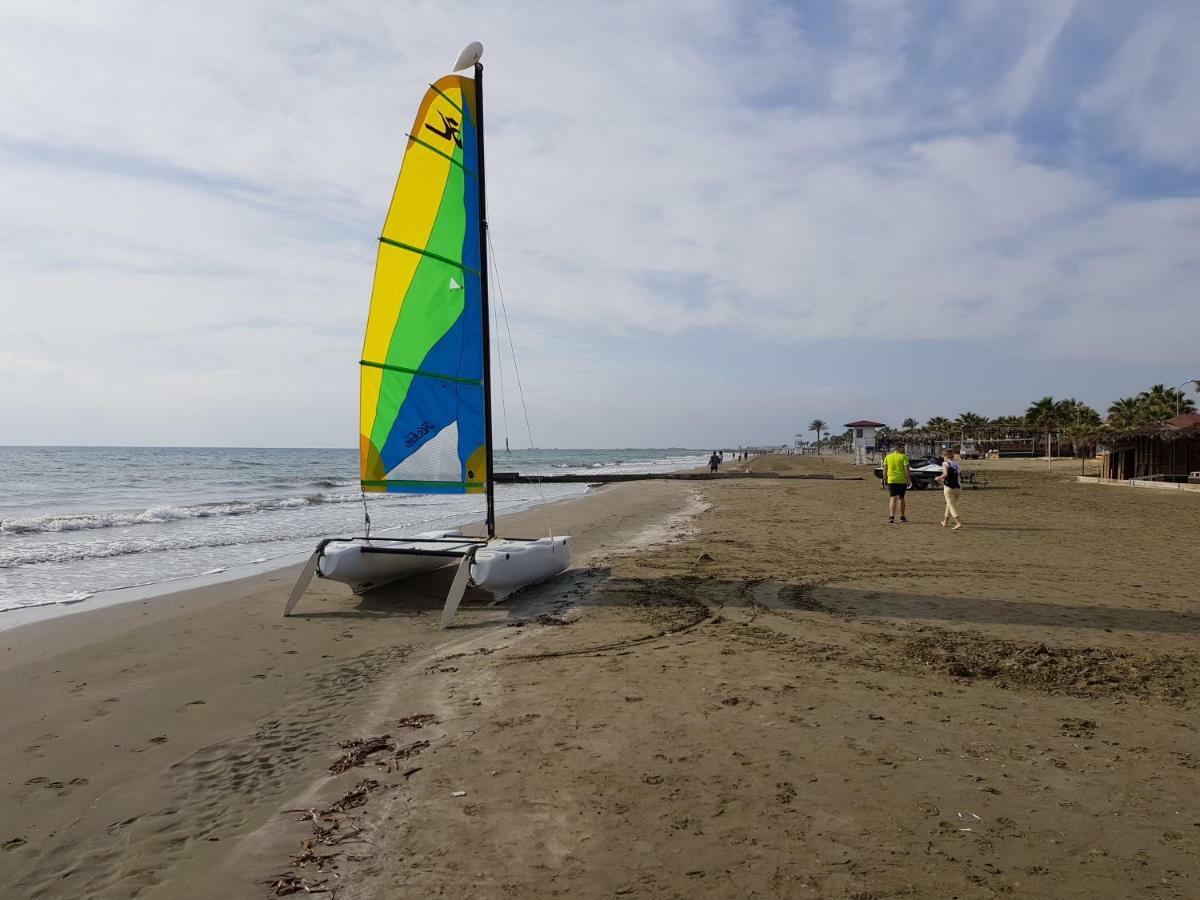 Haig'S Dream Flat On The Beach Larnaca Exterior foto